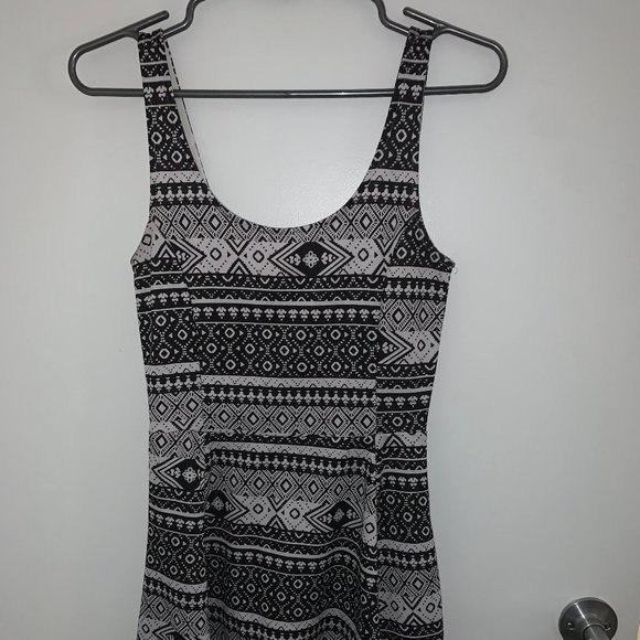 H&M Divided Black and White Geometric Pattern Skater Dress - Picture 1 of 4